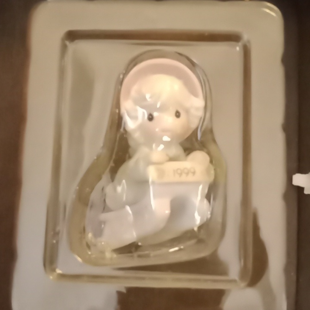 Precious moments side into the next millennium with joy 1999